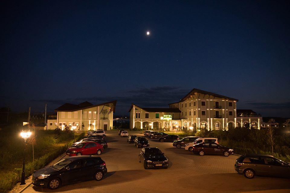 Magus Hotel Baia Mare Exterior photo