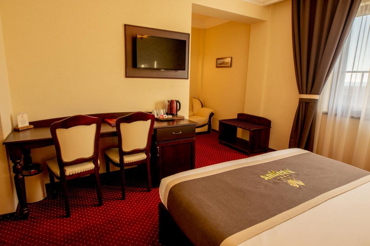 Magus Hotel Baia Mare Exterior photo