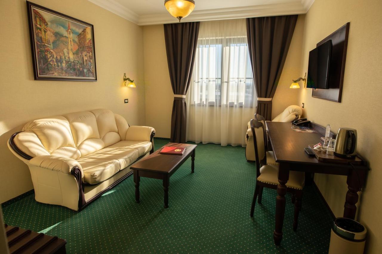 Magus Hotel Baia Mare Exterior photo
