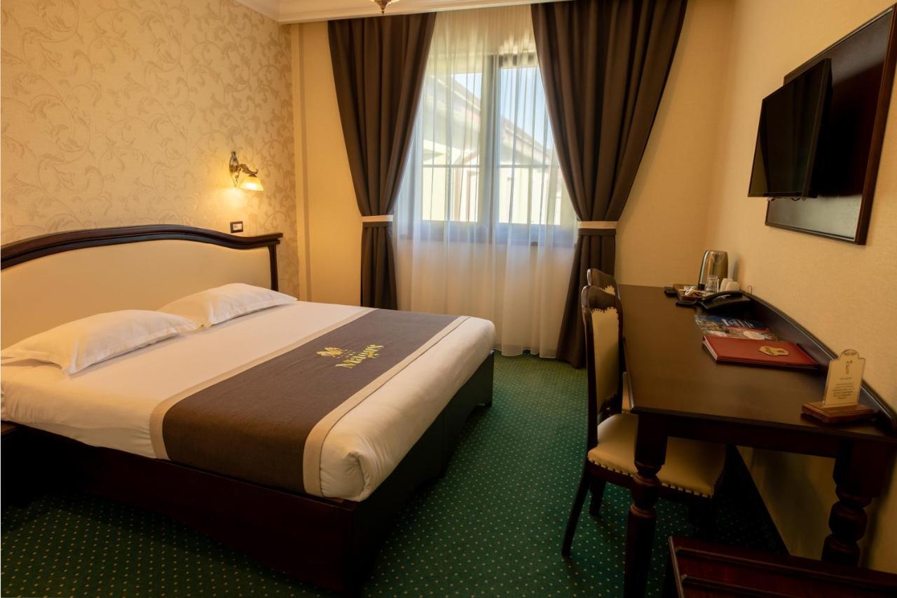 Magus Hotel Baia Mare Exterior photo