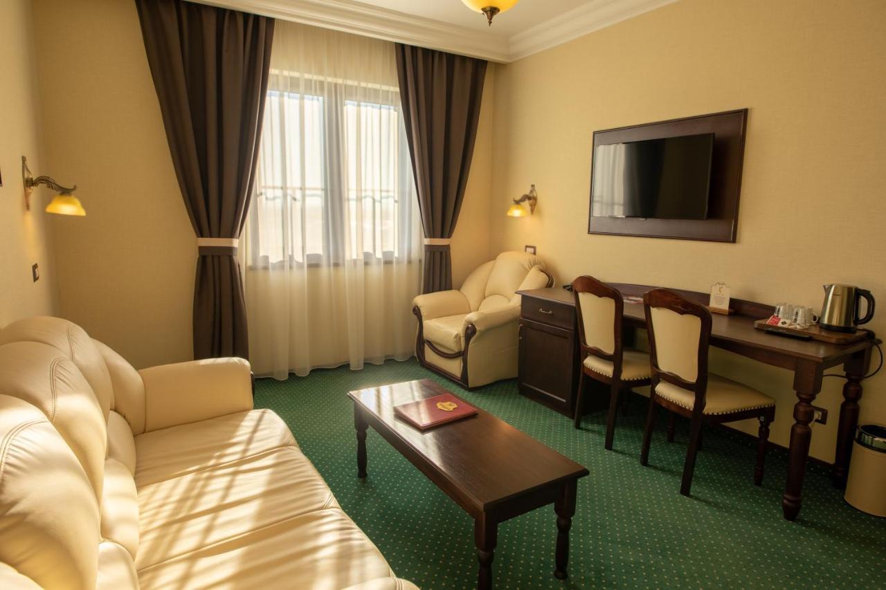 Magus Hotel Baia Mare Exterior photo