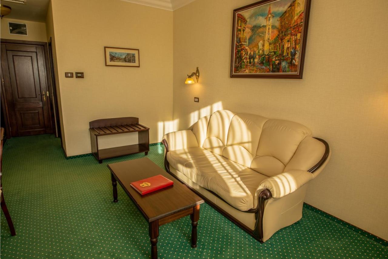 Magus Hotel Baia Mare Exterior photo